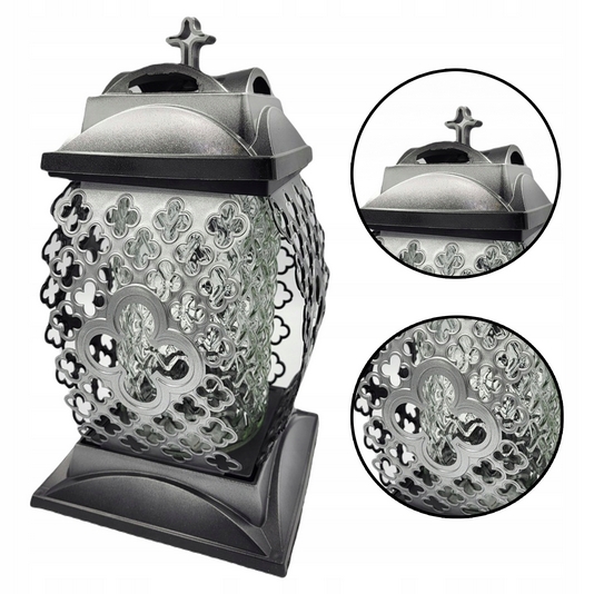 Elegantná priesvitná strieborná lampa na hrob s ozdobnou kaplnkou